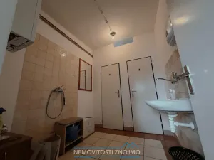 Pronájem výrobních prostor, Znojmo, Bolzanova, 496 m2