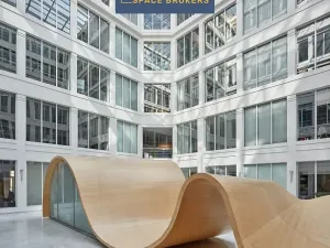 Pronájem kanceláře, Praha, Křižíkova, 1080 m2