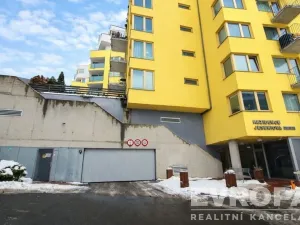 Prodej garážového stání, Praha - Žižkov, Jeseniova, 13 m2