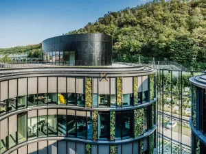 Pronájem kanceláře, Praha - Karlín, Pernerova, 204 m2