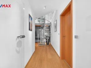 Prodej bytu 5+kk, Praha - Dolní Měcholupy, Za kovárnou, 219 m2