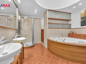 Prodej bytu 5+kk, Praha - Dolní Měcholupy, Za kovárnou, 219 m2