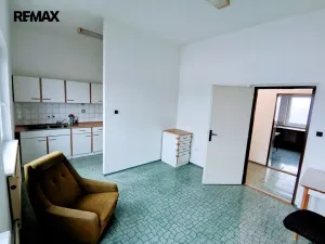 Prodej výrobních prostor, Uherčice, 1500 m2