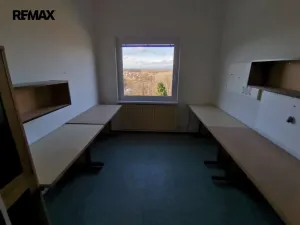 Prodej výrobních prostor, Uherčice, 1500 m2