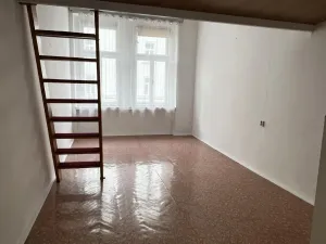 Pronájem bytu 2+kk, Praha - Nusle, Svatoslavova, 36 m2