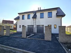 Prodej bytu 4+kk, Přerov nad Labem, 126 m2