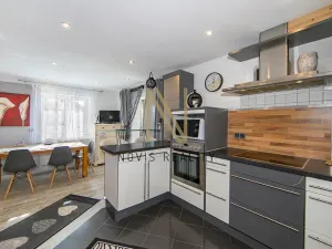 Prodej vícegeneračního domu, Regen,Německo, 213 m2