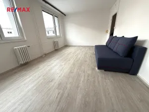 Pronájem bytu 1+kk, Kladno, Poděbradova, 33 m2