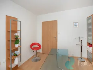 Prodej bytu 3+1, Praha, Brandlova, 67 m2