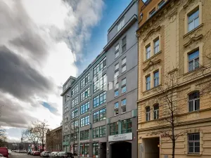 Pronájem kanceláře, Praha - Holešovice, Na Maninách, 725 m2