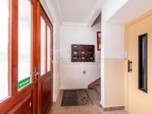 Prodej bytu 1+kk, Kralupy nad Vltavou - Lobeček, nám. Mládežníků, 27 m2