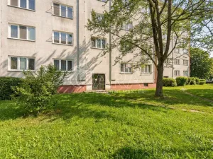 Prodej bytu 1+kk, Kralupy nad Vltavou - Lobeček, nám. Mládežníků, 27 m2