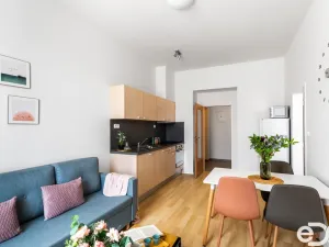 Prodej bytu 2+kk, Praha, Spojovací, 50 m2