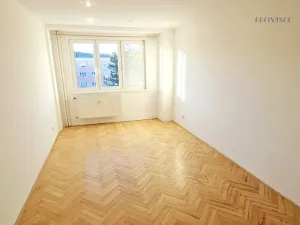 Prodej bytu 2+1, Kralupy nad Vltavou - Lobeček, nám. Mládežníků, 53 m2