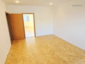 Prodej bytu 2+1, Kralupy nad Vltavou - Lobeček, nám. Mládežníků, 53 m2