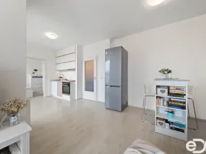 Prodej bytu 2+kk, Hradec Králové, Antonína Petrofa, 39 m2