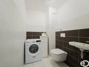 Prodej bytu 2+kk, Hradec Králové, Antonína Petrofa, 39 m2