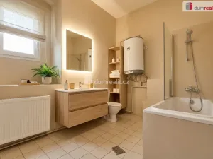 Prodej rodinného domu, Kravaře, náměstí, 200 m2