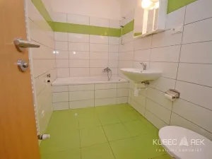 Pronájem bytu 2+kk, Tábor, Zbyňkova, 76 m2