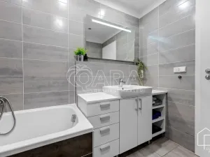 Prodej bytu 2+kk, Praha - Uhříněves, Oty Bubeníčka, 51 m2