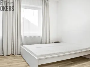Pronájem bytu 1+kk, Chýnice, Karlštejnská, 38 m2