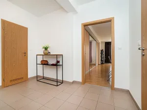 Pronájem bytu 2+kk, Praha - Řeporyje, Wiesenthalova, 59 m2