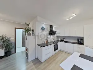 Prodej bytu 2+kk, Praha, Toufarova, 53 m2
