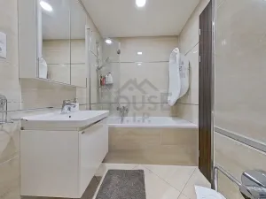 Prodej bytu 2+kk, Praha, Toufarova, 53 m2