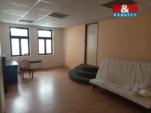 Pronájem skladu, Doksy, Valdštejnská, 1730 m2