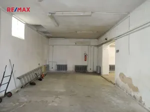 Pronájem výrobních prostor, Hostivice, Školská, 400 m2