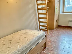 Pronájem bytu 1+kk, Praha - Košíře, Vrchlického, 26 m2