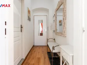 Pronájem bytu 2+kk, Karlovy Vary, K. Čapka, 42 m2