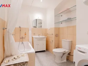 Pronájem bytu 2+kk, Karlovy Vary, K. Čapka, 42 m2