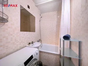 Pronájem bytu 1+kk, Praha - Černý Most, Doležalova, 33 m2