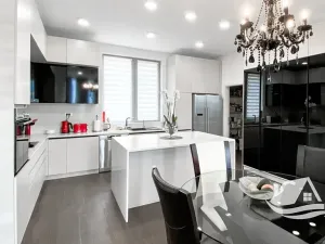 Prodej vily, Kumbor, Černá Hora, 320 m2