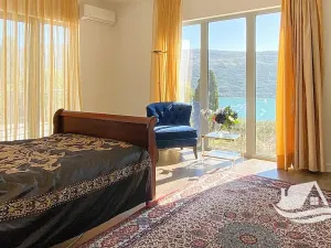 Prodej vily, Kumbor, Černá Hora, 320 m2