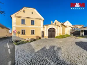 Pronájem zemědělské usedlosti, Dobrovíz, Kladenská, 10270 m2