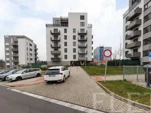 Pronájem bytu 1+kk, Praha - Hloubětín, Za černým mostem, 36 m2