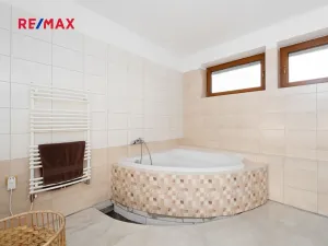 Prodej rodinného domu, Bánov, 197 m2