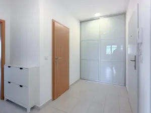 Pronájem bytu 3+kk, Praha - Strašnice, Zvěřinova, 85 m2