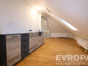 Pronájem bytu 2+kk, Praha - Suchdol, Budyňská, 50 m2