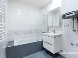 Pronájem bytu 2+kk, Praha - Kobylisy, Kubíkova, 50 m2