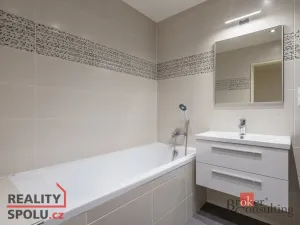 Pronájem bytu 2+1, Karlovy Vary - Drahovice, Maďarská, 61 m2