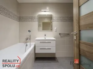 Pronájem bytu 2+1, Karlovy Vary - Drahovice, Maďarská, 61 m2