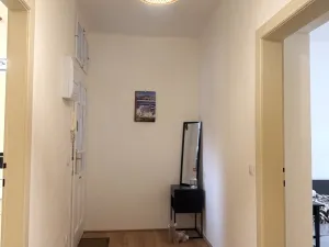 Pronájem bytu 2+1, Karlovy Vary, Kvapilova, 66 m2