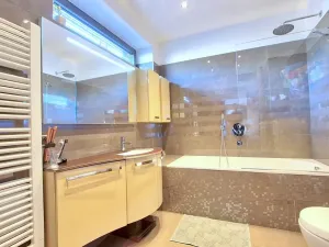 Prodej bytu 3+kk, Praha - Podolí, Jeremenkova, 115 m2