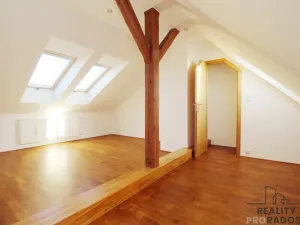 Pronájem bytu 3+kk, Praha - Vršovice, 28. pluku, 75 m2