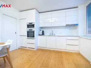 Prodej bytu 2+kk, Hradec Králové - Pražské Předměstí, Oskara Nedbala, 46 m2