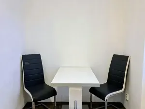 Pronájem bytu 2+kk, Karlovy Vary, Kolmá, 32 m2