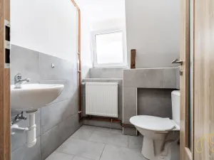 Prodej komerční nemovitosti, Studená, nám. Sv. J. Nepomuckého, 256 m2